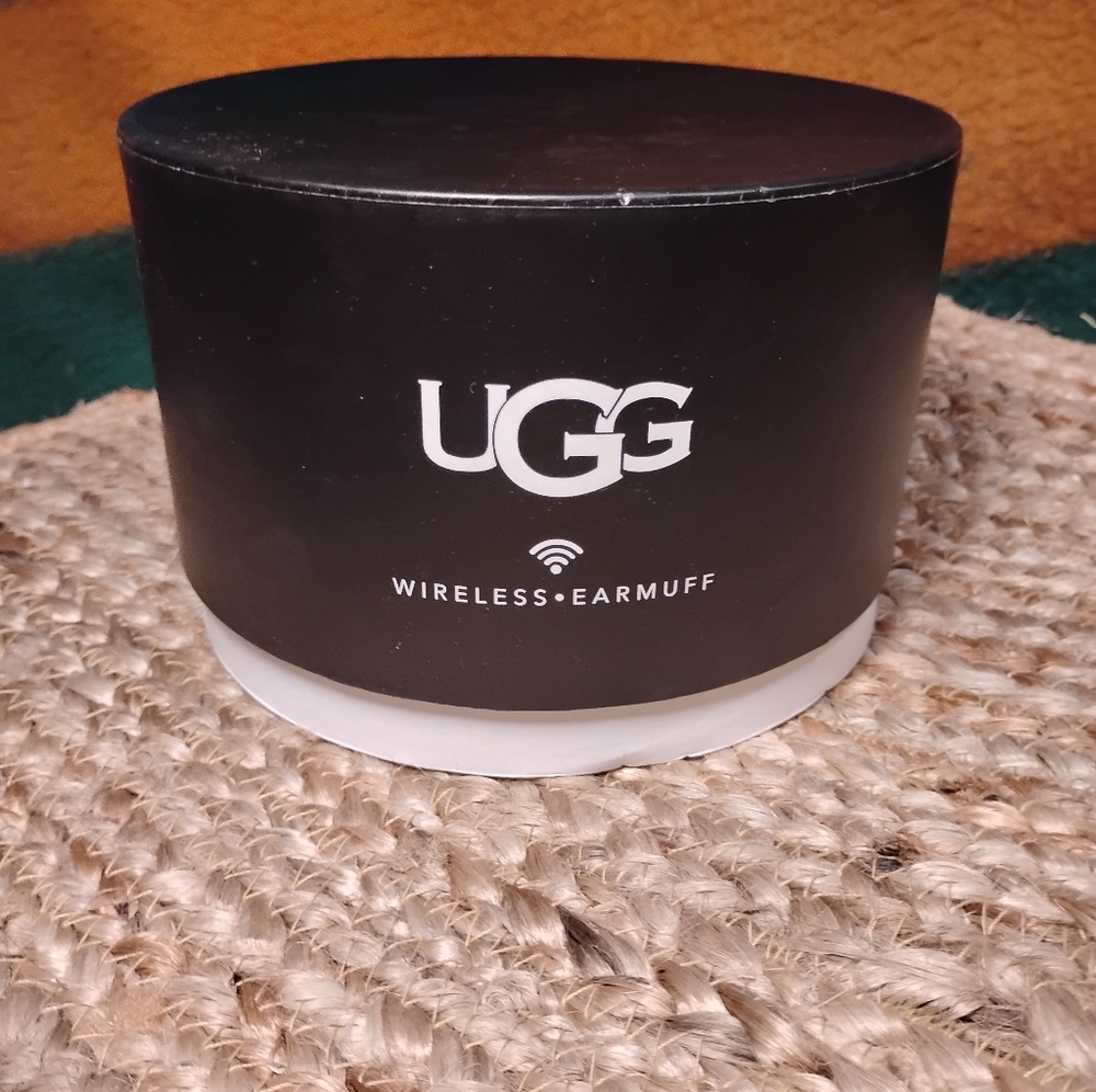 NWT Ugg Wireless 🛜 Bluetooth Earmuffs